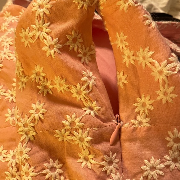 Liz & Co Embroidered Top - Picture 14 of 14